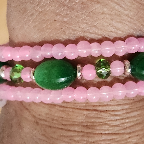 Hand Crafted Bracelet Memory Wire Coil Pink and Green Beaded Medium Size - Picture 7 of 7